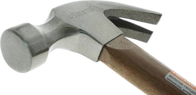 Молоток Sturm 1010-82-WD0450 гвоздодер, деревянная рукоятка, 450гр. Молоток Sturm 1010-82-WD0450 гвоздодер, деревянная рукоятка, 450гр.